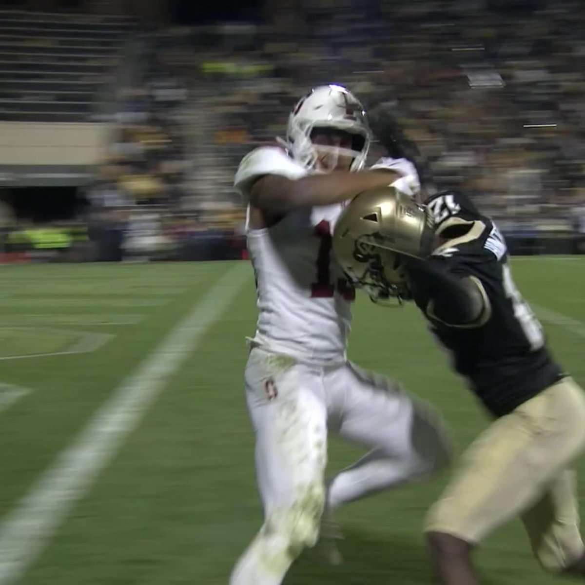 ELIC AYOMANOR may have just made the catch of the year over Travis Hunter in OT 😳
