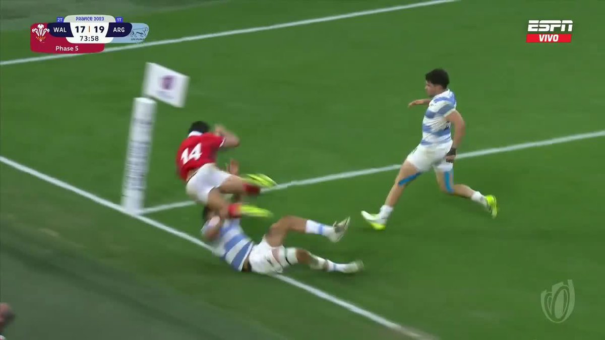 ESTE tackle de Tute Moroni.