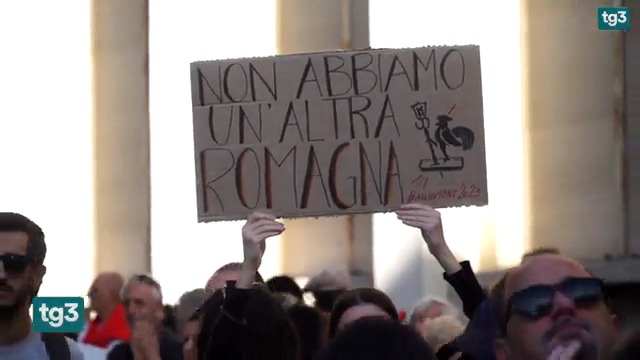 L'Emilia-Romagna alluvionata è scesa in piazza a Forlì per chiedere al Governo il rispetto degli impegni presi cinque mesi fa: "Le promesse sono finite nel fango che abbiamo spalato per giorni"