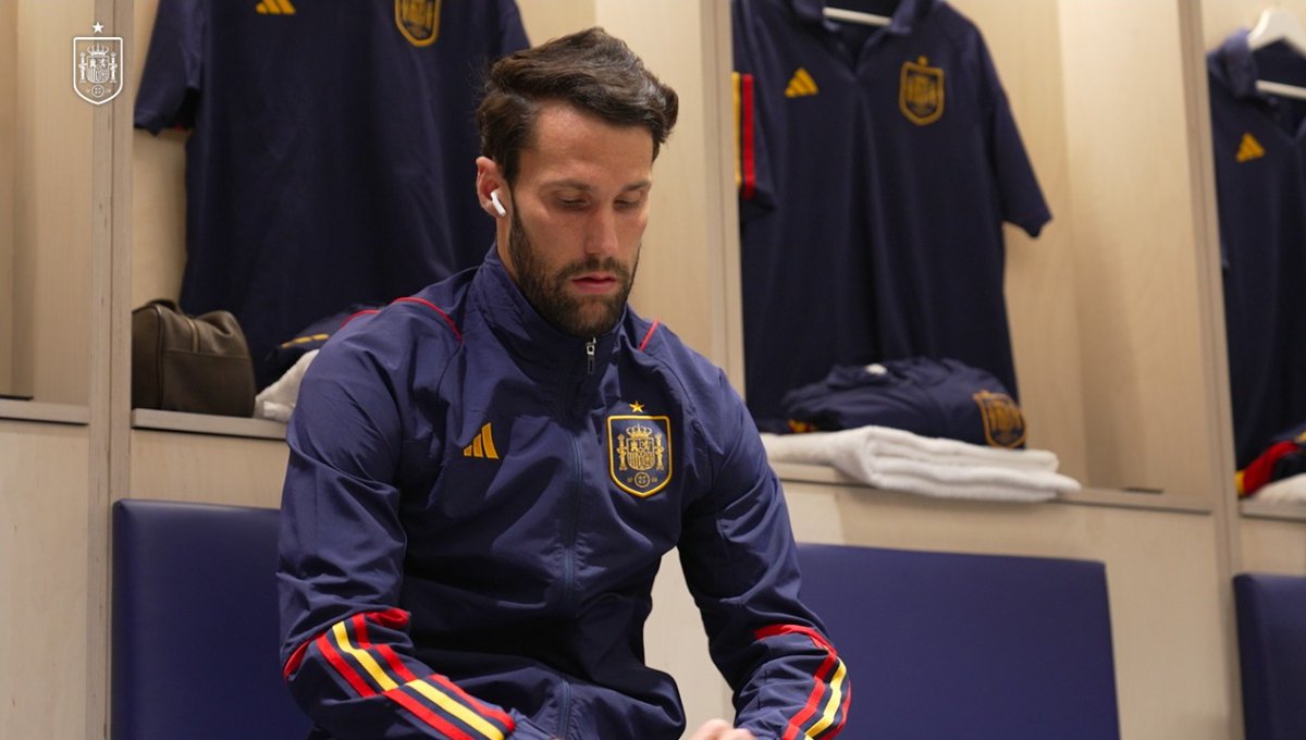 📹 DESDE DENTRO | Alfonso Pedraza Sag y la llamada más inesperada. A lo largo de los años, los jugadores nos han sorprendido con la manera en la que se han enterado de su convocatoria. 😉 Pero dudo que haya una mejor que esta. ℹ️ #VamosEspaña | #EURO2024