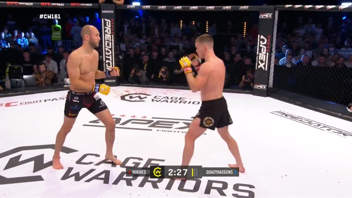 💥 Paul Hughes SPARKS his opponent in the first round. 🇮🇪🍻 He will not be denied, that call is coming ☎️ #CW161