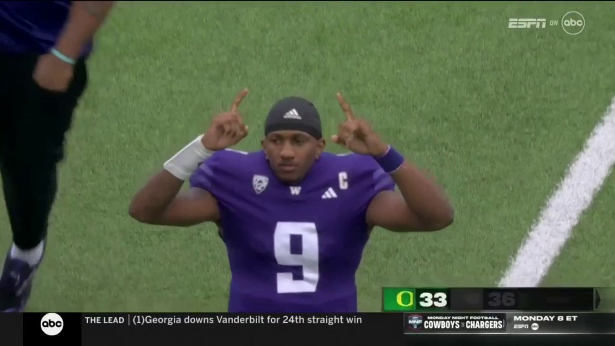 OREGON MISSES THE FIELD GOAL! WASHINGTON WINS IT. WHAT. A. GAME.