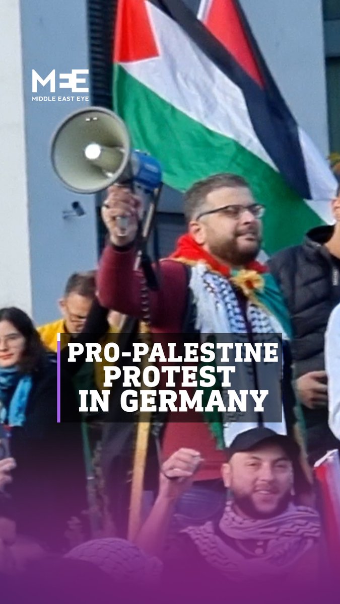 Solidariti Palestin di Dusseldorf, Jerman. Mereka menggesa penjajah Israel berhenti mengebom Gaza dan membebaskan penduduk Palestin yang dikurung di sana. . Walau kerajaannya menyokong Zionis, mujur rakyatnya dah tak Nazi.