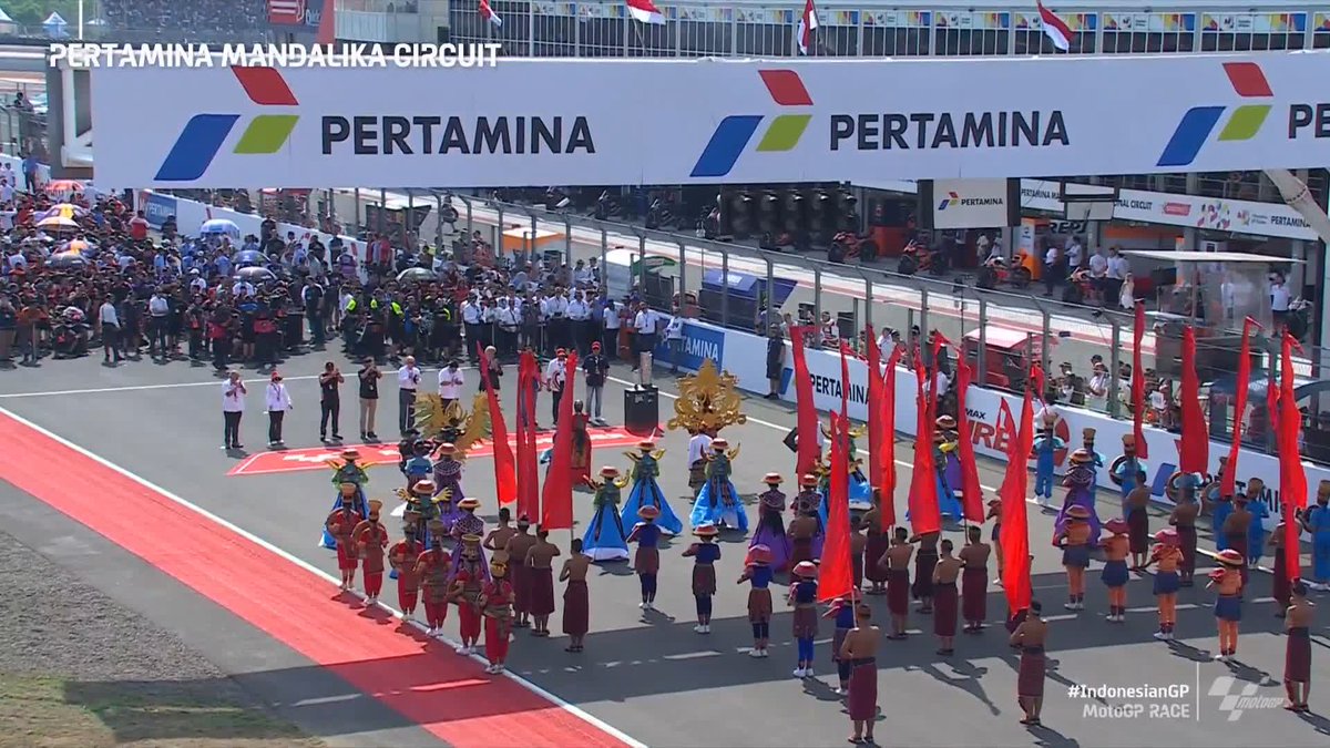 A fantastic rendition of the Indonesia national anthem! 👏 #IndonesianGP 🇮🇩