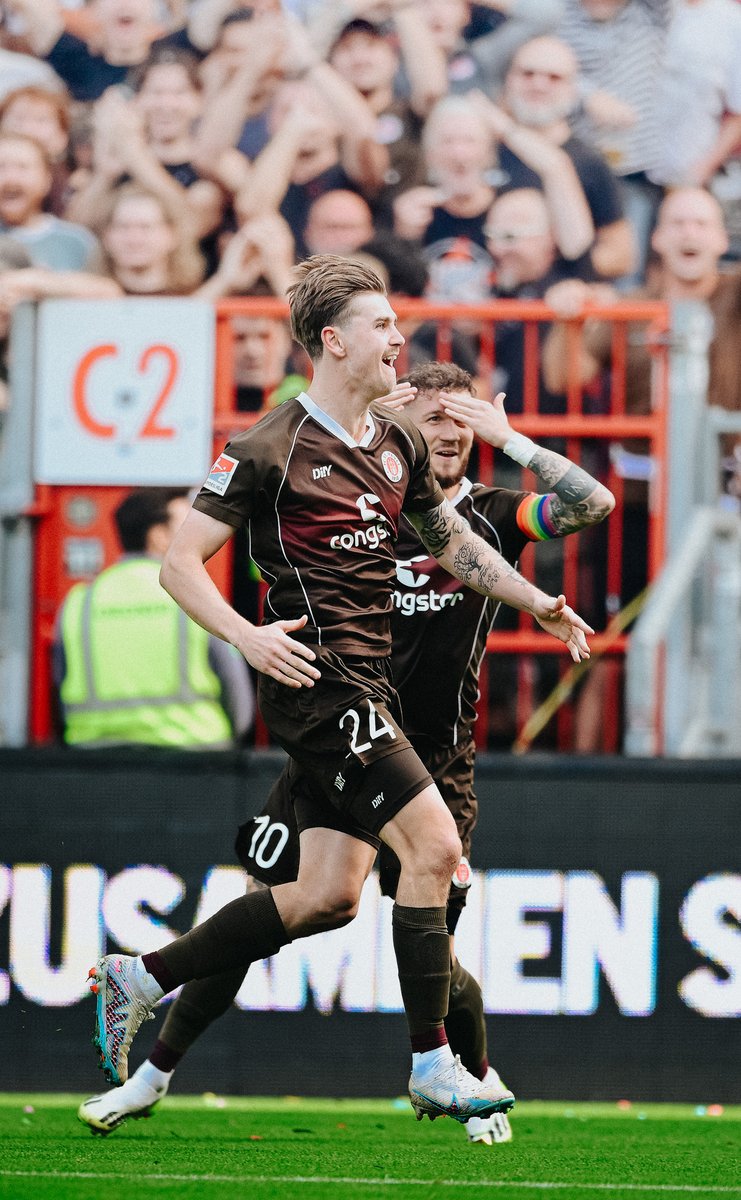 Jetzt aber mal ohne Witz...stimmt gerne für Connor #Metcalfe​s traumhafte Hütte gegen Kiel bei der Wahl zum #TorDesMonats. 😉🗳⤵️ #fcsp