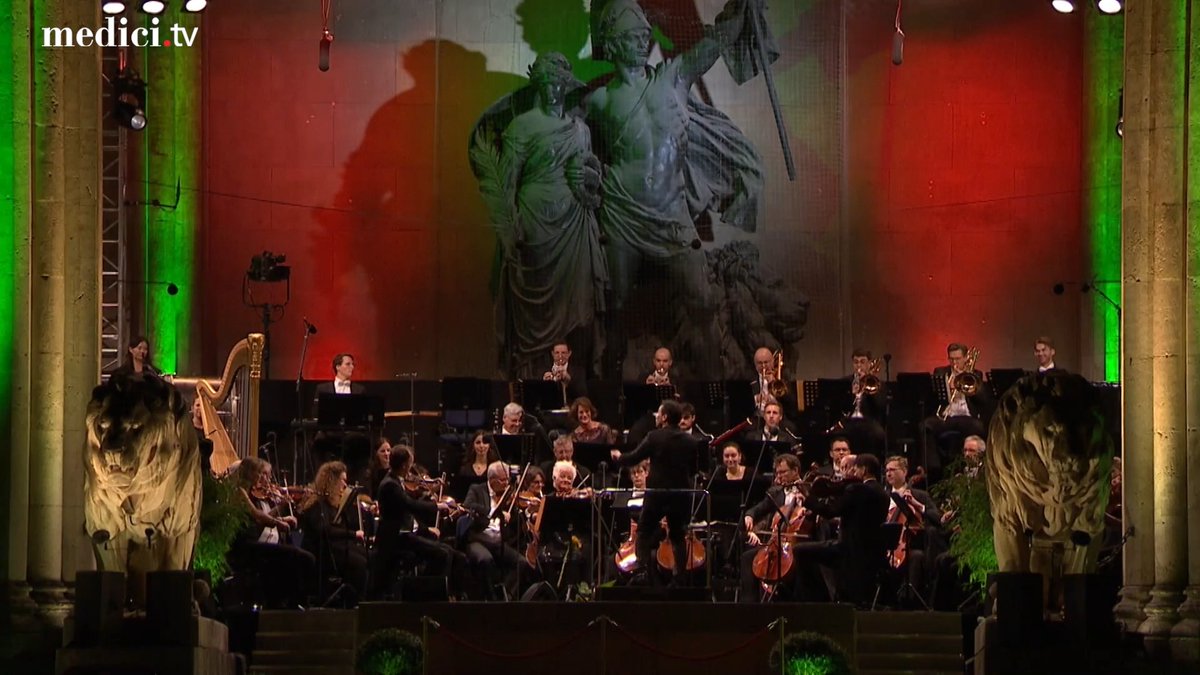💃🎵 It’s always time to enjoy Bizet’s Carmen! Enjoy the dazzling Munich Philharmonic, conducted by Andrés Orozco-Estrada, interpreting the beloved overture! 💃🎵