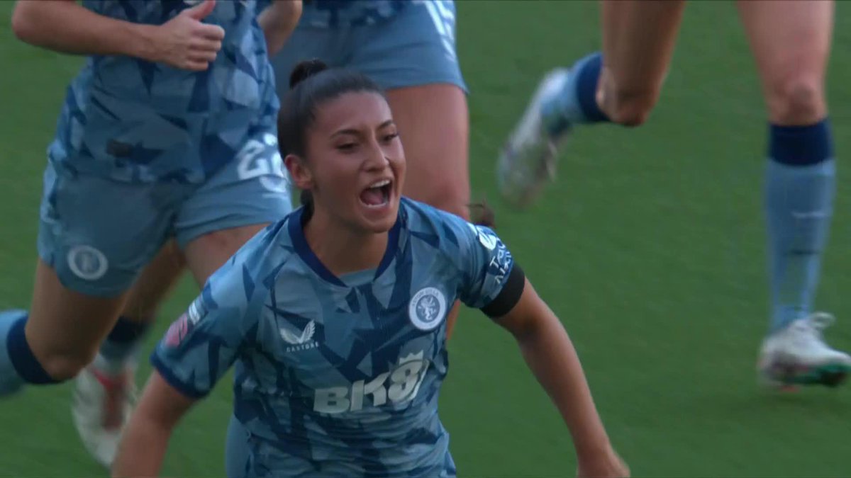 Heading it home for Aston Villa Women! Maz Pacheco. gets on the end of Lucy Staniforth's perfect corner 🙌 #BarclaysWSL