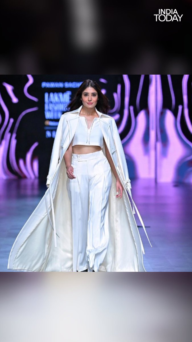 .Kritika Kamra walked the ramp for designer Pawan Sachdeva at FDCI X Lakme Fashion Week Day 5. The sizzling diva wore off white coloured top with a long coat and trousers. She captured everyone’s attention with her elegance and grace. #LakmeFashionWeek (VC: Riya Modi)