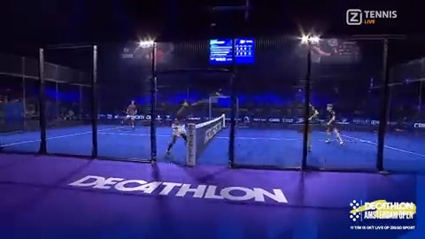 𝐏𝐀𝐐𝐔𝐈𝐓𝐎𝐎𝐎𝐎 👏 Wat een bal via het glas, en dan ook nog het punt winnen 🤯 #ZiggoSport #Padel #WorldPadelTourDecathlonAmsterdamOpen