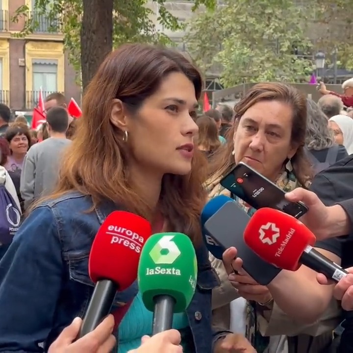 En solidaridad con el pueblo palestino ante el genocidio que sufre por parte del Estado de Israel, le pedimos a Sánchez 👇 "Hay que llevar a Netanyahu ante la Corte Penal Internacional por crímenes de guerra". 📹Isa Serra🙋🏽♀️