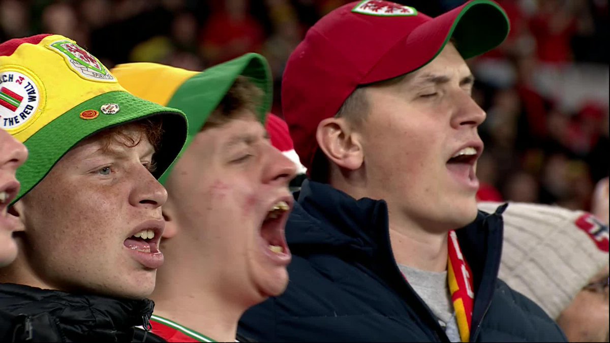 A rousing rendition of the Welsh national anthem! 👏 A big, big night in Cardiff 🏴󠁧󠁢󠁷󠁬󠁳󠁿