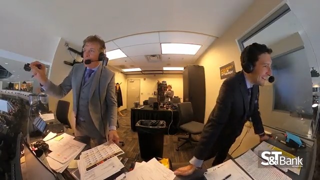 When a casual conversation about the Shenderovich twins turns into a GUENTZEL ONE-TIMER GOAL! 🚨