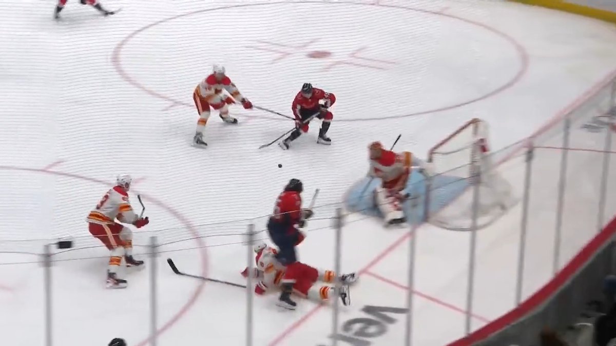 🚨 FIRST NHL GOAL 🚨 Matthew Phillips buries a beautiful saucer pass! 🛸 #NHLFaceOff
