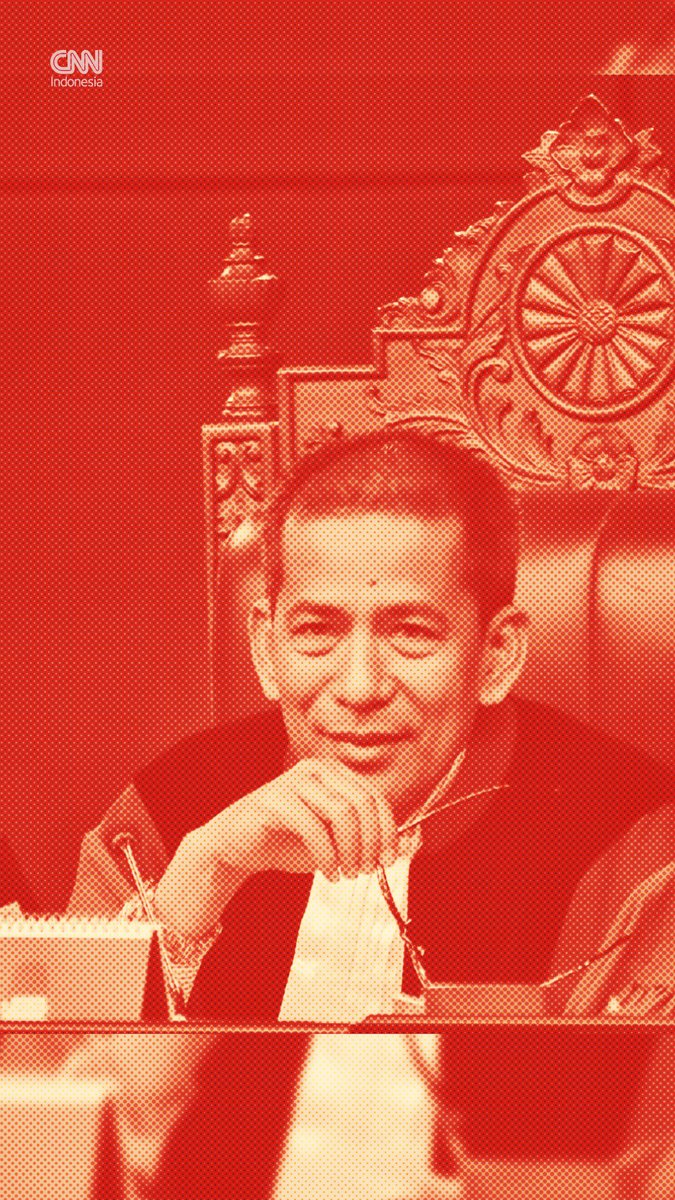 Hakim MK Saldi Isra mengaku bingung dengan perubahan sikap MK terkait aturan usia dan status capres cawapres untuk Pilpres 2024. Dia mempertanyakan alasan MK bisa berubah sikap hanya dalam hitungan hari. #CNNIndonesia