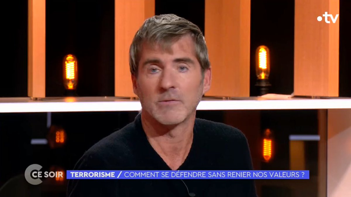 «Le fait que depuis 15 ans, on demande d'enfermer des fichés S, ou de les expulser, c'est un niveau de débat politique affligeant» Soren Seelow, journaliste @LeMondefr La suite : ➡️ 🎧en podcast