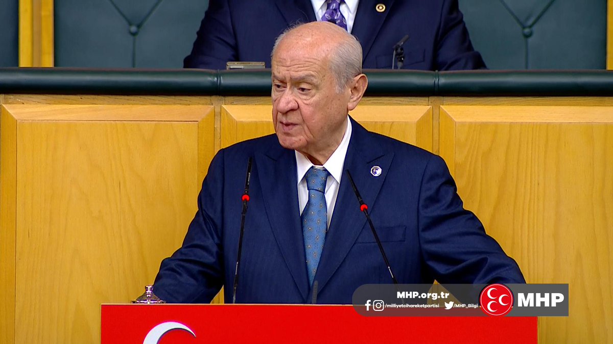 HDP ve devamında kurulan hangi parti varsa derhal kapatılmalı, bir daha bölücü ve yıkıcı bir siyasi organizasyona ruhsat ve icazet verilmemelidir.
