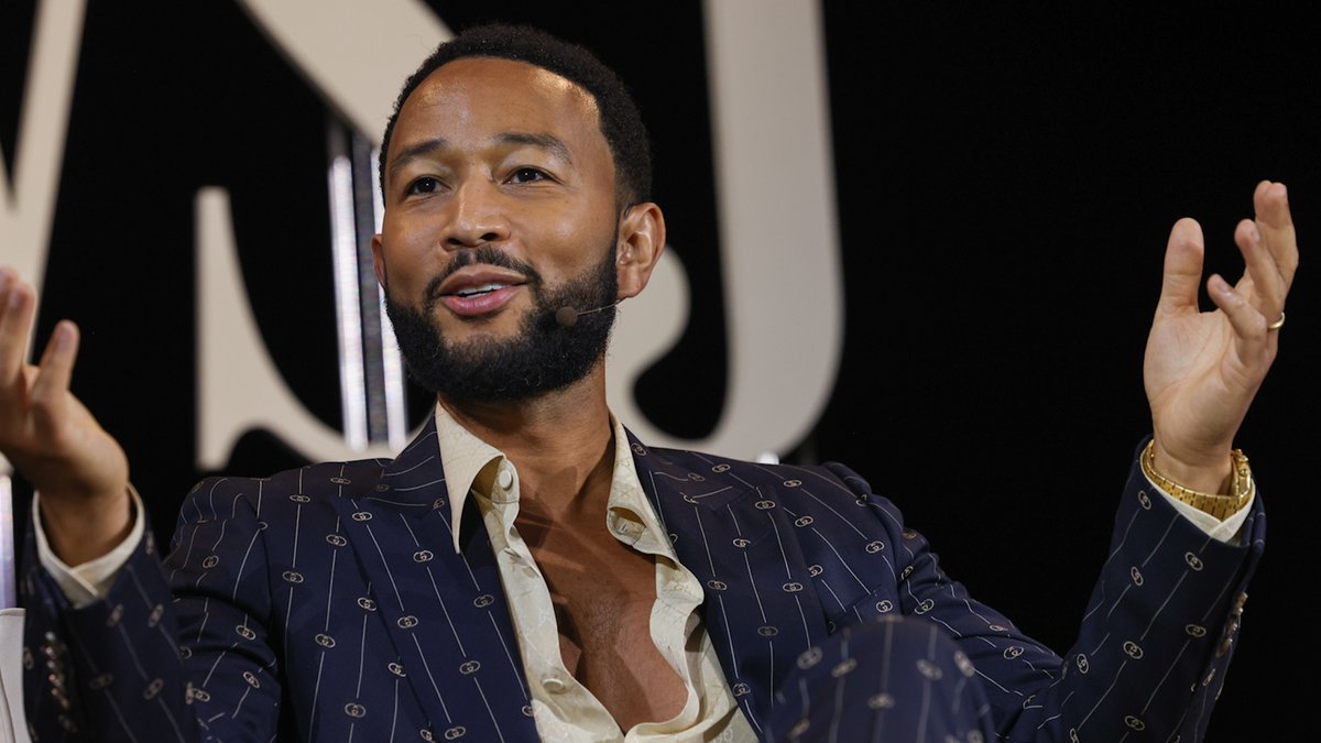 Singer-songwriter John Legend doesn’t fear artificial intelligence. “There is something still so human about music” that AI won’t be able to replace, he says at #WSJTechLive.