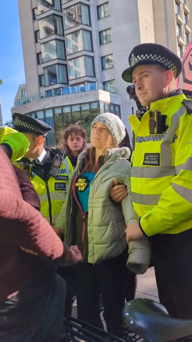 🚨 NEW: Greta Thunberg has just been detained protesting a Big Oil conference in London. This was her powerful message to the fossil fuel industry before she was detained. Fossil Free London #OilyMoneyOut