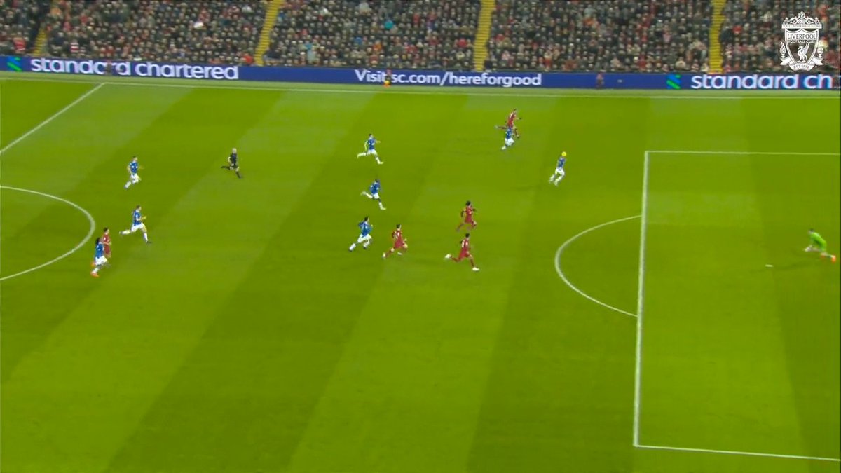 A brilliant breakaway from Darwin Núñez to set-up Mohamed Salah in the Merseyside derby 🎯 #LIVEVE