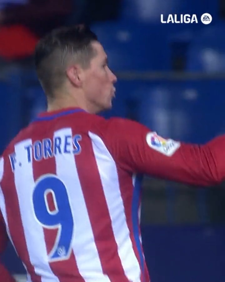Recuerdo ver este gol de Fernando Torres desde el Fondo Norte. Cuando le vi hacer el golpeo, pensaba que se marchaba desviado. Fue un golazo espectacular