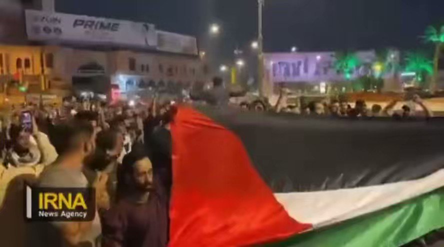 🚨 Crowd heads towards the US embassy in Baghdad, Iraq chanting “America is the greatest devil.”