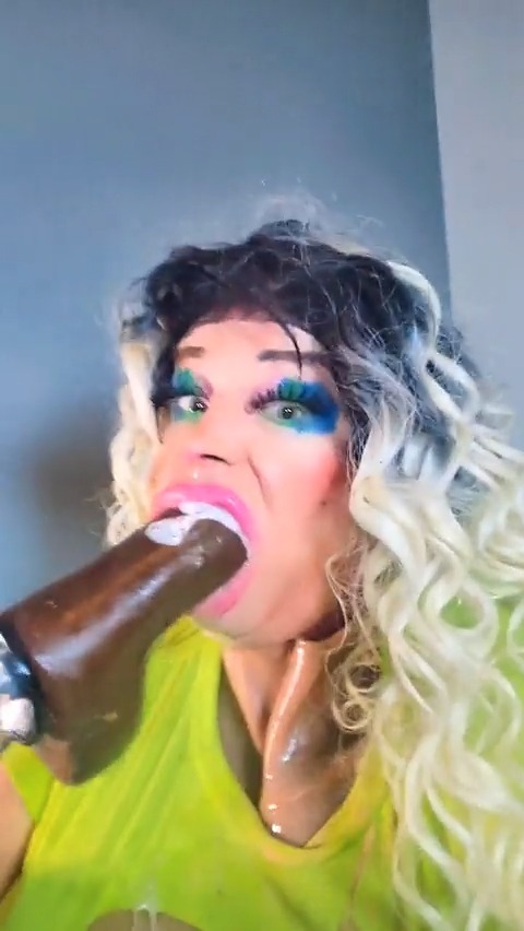 New long ass videon on OF!!! #throatgoat #deepthroatmachine #facefuckmachine #gawkgawk #machineblowjob #blowjobmachine