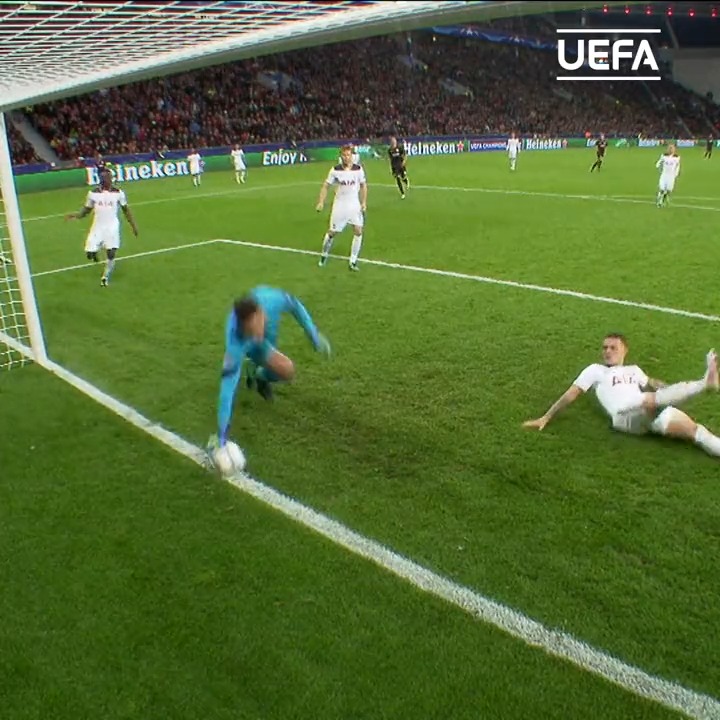 Mind-bending reflexes 😵 #UCL