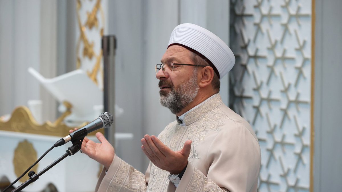 İlahi Ya Rabbi! Çoluk çocuk, masum, kadın, yaşlı, eli silahsız insan demeden Filistin’deki kardeşlerimizi katleden zalimleri kahru perişan eyle, onları birbirlerine düşür Ya Rabbi. Zalimlerin başına zalimleri musallat eyle Ya Rabbi.