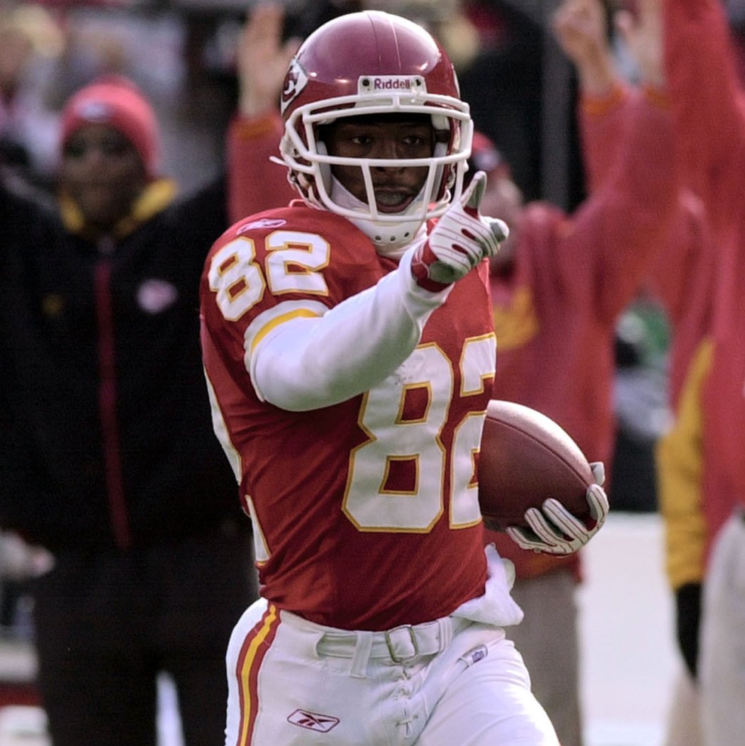 Dante Hall will be inducted into the Kansas City Chiefs Ring of Honor this weekend. Quick reminder of how electric The Human Joystick was 🕹️ Dante Hall