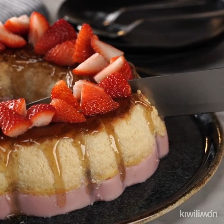 Lo más rico del mundo sin duda es este gelaflan de fresa, ¡prepáralo y disfruta su suave textura! 🍓 #kiwilimon #recetas Receta 👉