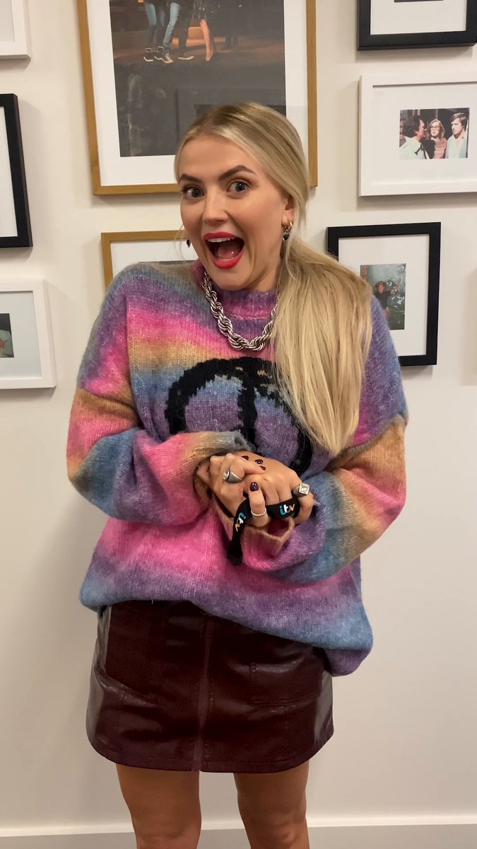 Look who's back! 🤩 Bethany returns with a whole new look. Watch out for her arrival on screen towards the end of the year 🍿 #Corrie