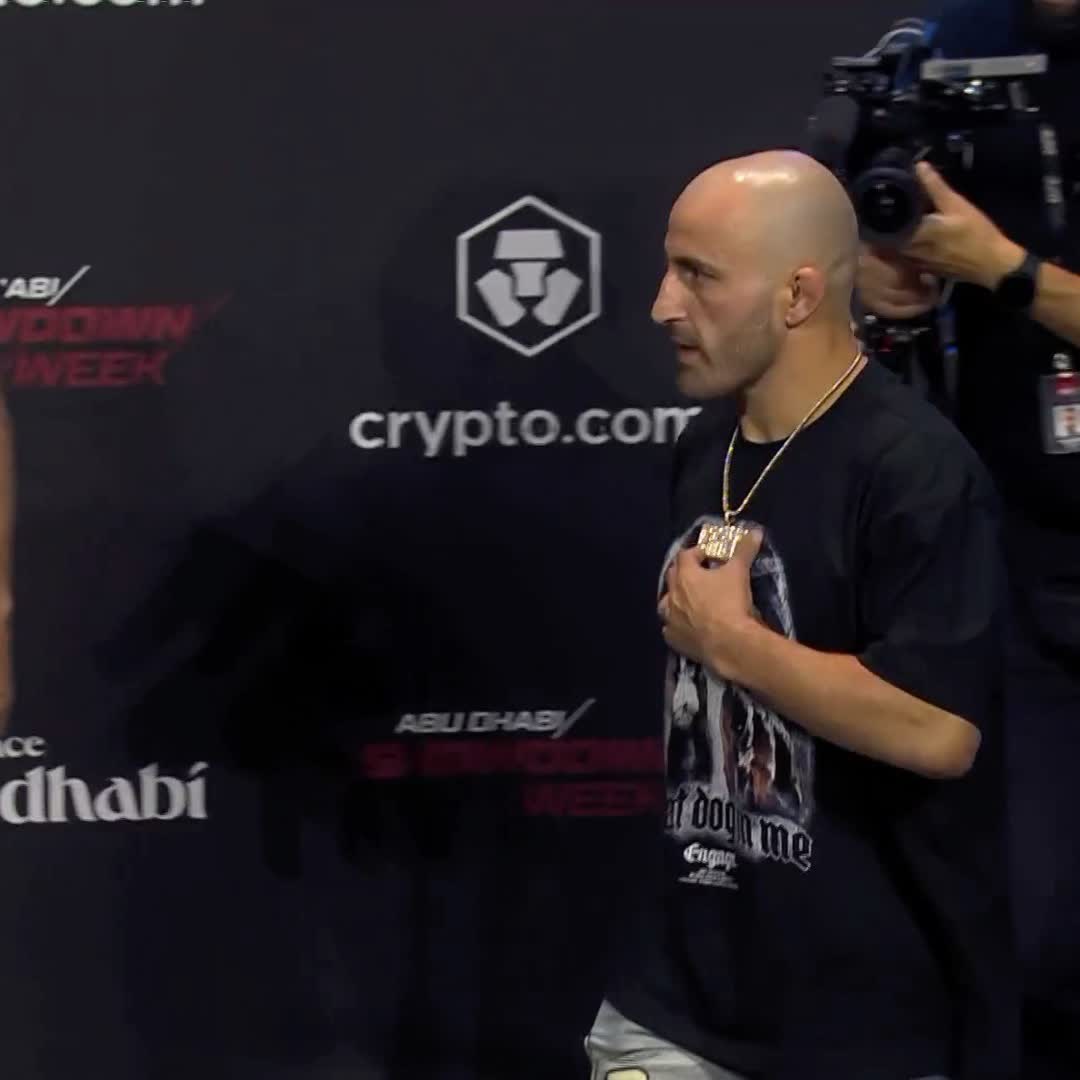QUE REVANCHA🔥 Los campeones ya están frente a frente🏆 #UFC294 Makhachev Islam vs Alex Volkanovski