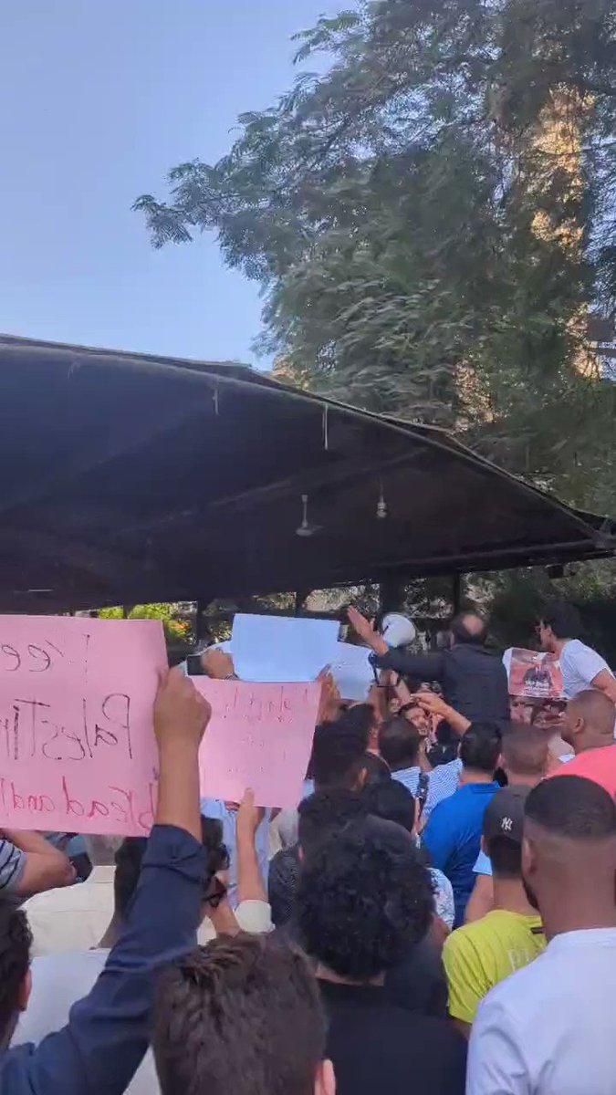 مش هنسيبك يا فلسطين.. احنا شباب 25 مظاهرات داعمة لغزة أمام مسجد مصطفى محمود