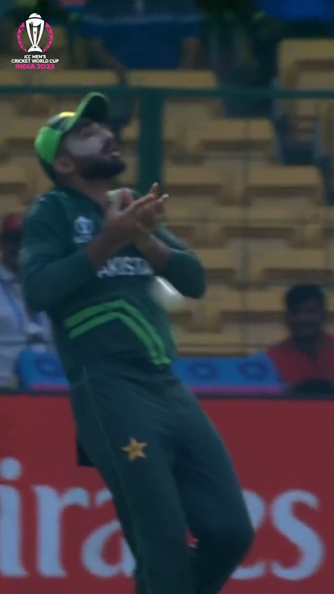 This was when David Warner was on 10. He went on to score 163. Uh oh! 😱 #BBCCricket #CWC23 #AUSvPAK