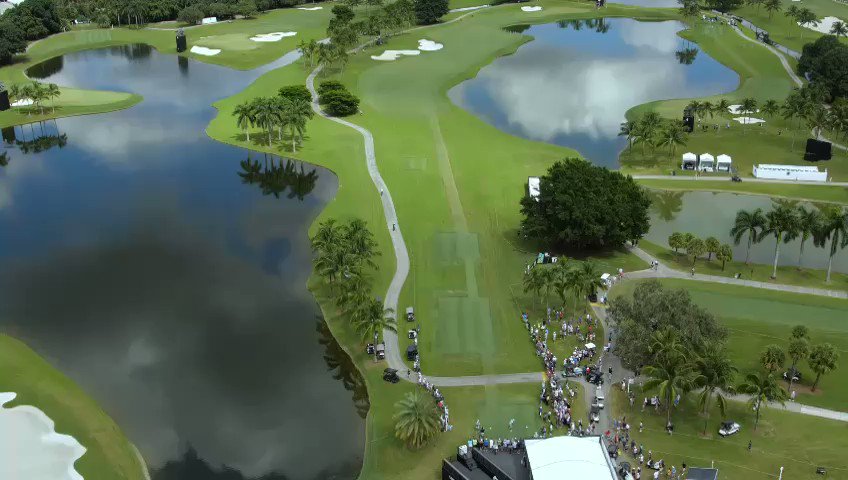 🚨👁️⛳️ An overhead look at the tracer and galleries following the marquee match up of Brooks vs. Phil at Trump Doral for the LIV Golf Team Championship