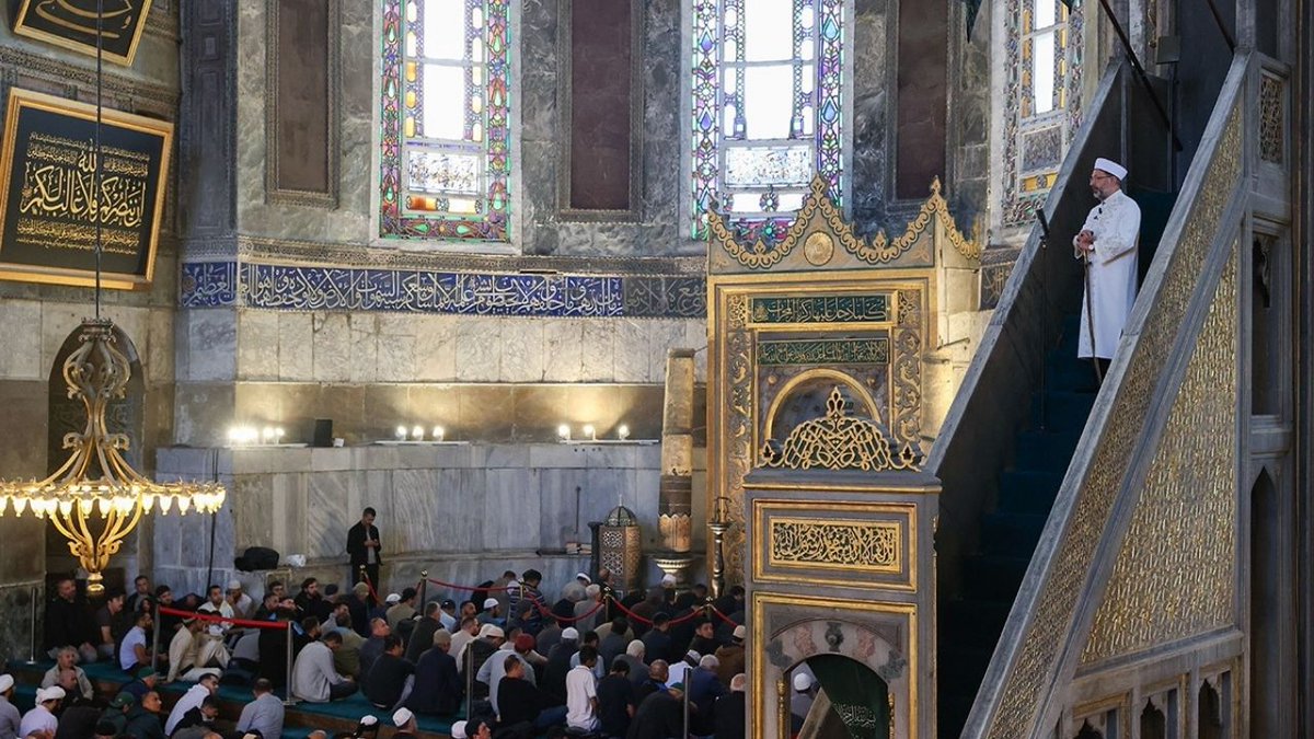 Here, from the pulpit of Hagia Sophia, which was entrusted to us by Mehmed the Conqueror, the protector of the oppressed, I address all humanity and invite all humanity to stand by the side of the oppressed agains the occupiers. O oppressors, do not forget; take a lesson from history! The one who is rendered prosperous by oppression will end up in perdition