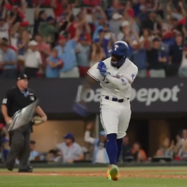 The roar of the crowd. The bat slam. Everything about this video is PERFECT 🔥 (via Texas Rangers)