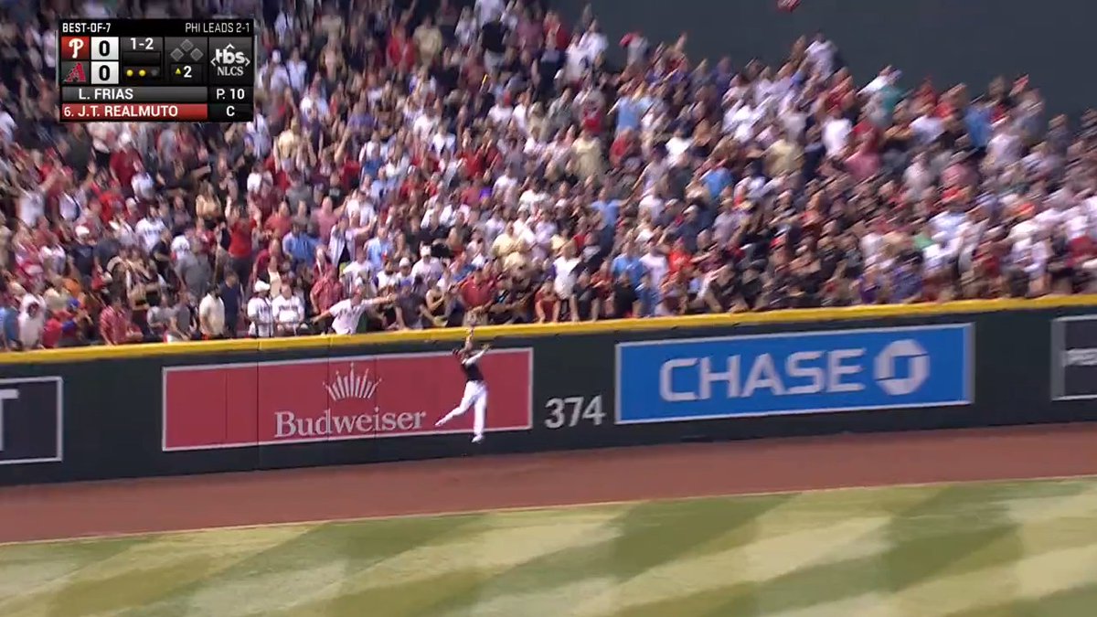 Lourdes Gurriel Jr. makes the catch at the wall 👀 (via MLB)