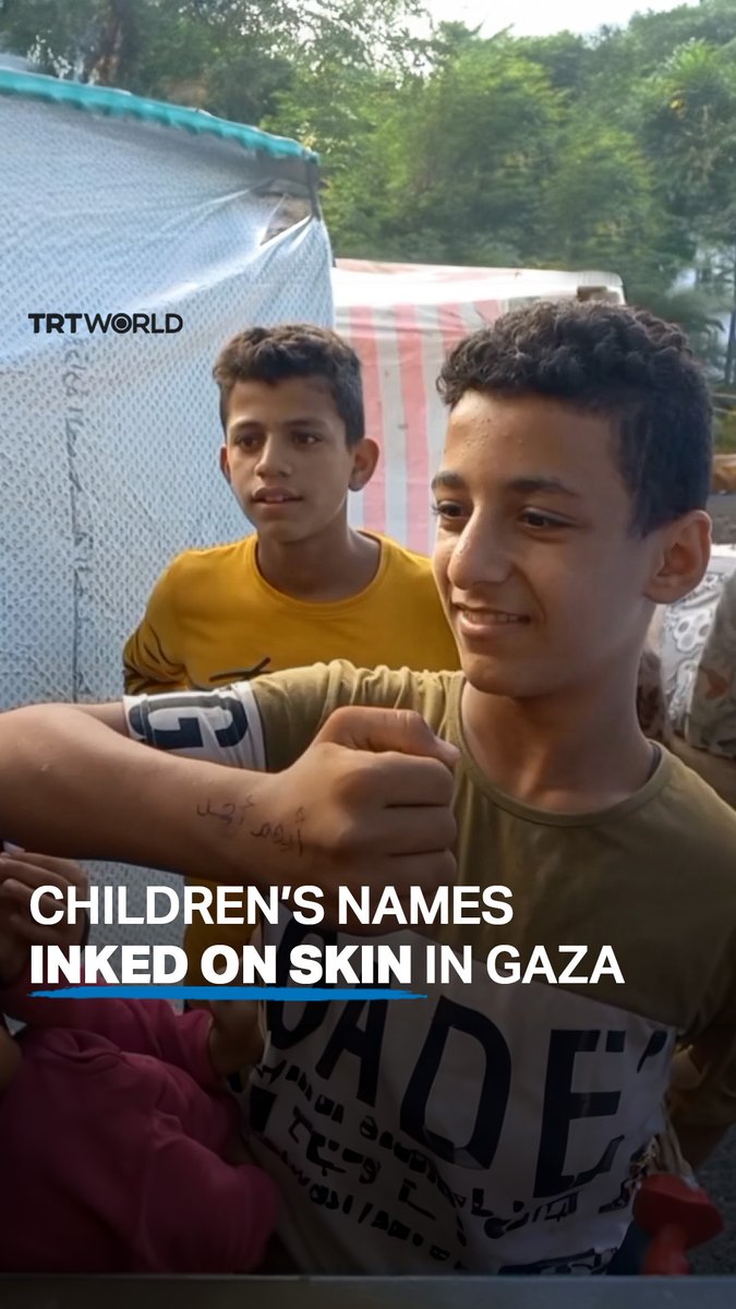 🇵🇸🇮🇱 FLASH | Les enfants palestiniens de #Gaza, font inscrire leur nom sur leur main pour faciliter l'identification de leur corps en cas de décès lors d'une attaque israélienne.