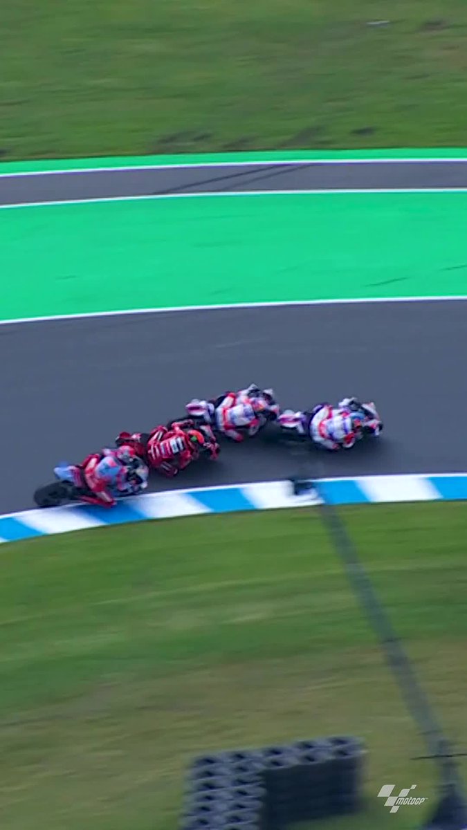 The pivotal point where Jorge Martín Almoguera's victory dreams fell apart and Johann Zarco's became reality! 🔄 There was chaos at Miller Corner on the final lap! ⚔️ #AustralianGP 🇦🇺