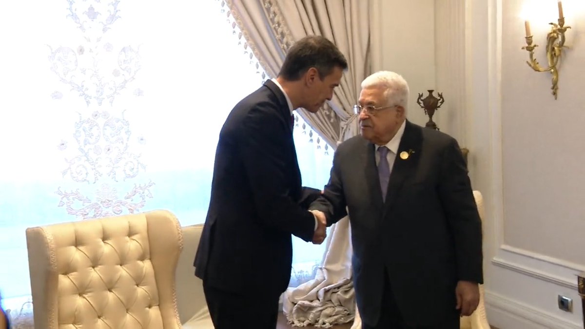 Durante la Cumbre en El Cairo he mantenido un encuentro con el presidente de la Autoridad Nacional Palestina, Mahmoud Abbas, y le he trasladado nuestro apoyo y la solidaridad con el sufrimiento de la población en Gaza. España incrementará la ayuda humanitaria y la cooperación a Palestina. El futuro en paz y seguridad pasa por la solución de los dos Estados.