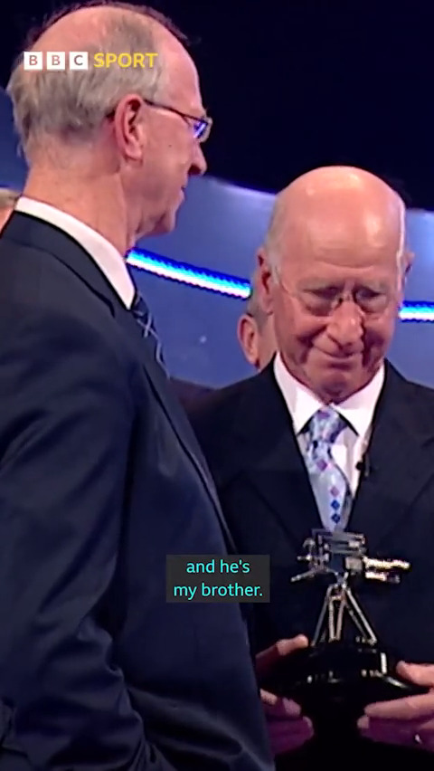 "The greatest player I've ever seen... and he's my brother." The moment Sir Bobby Charlton won the BBC Sports Personality of the Year Lifetime Achievement Award. ❤️