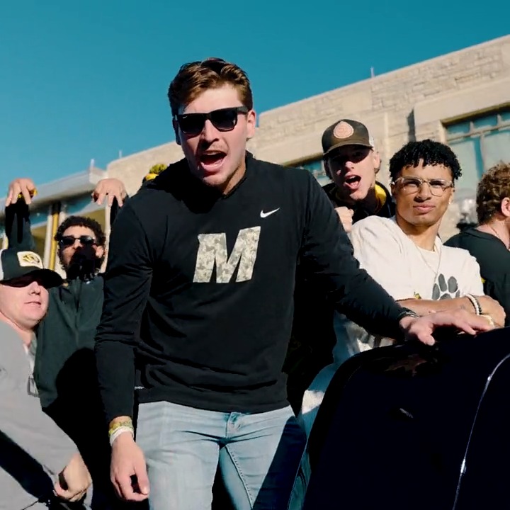 Tigers on parade!🖤💛#MizzouHomecoming #MizzouNOW | 🐯⚾️