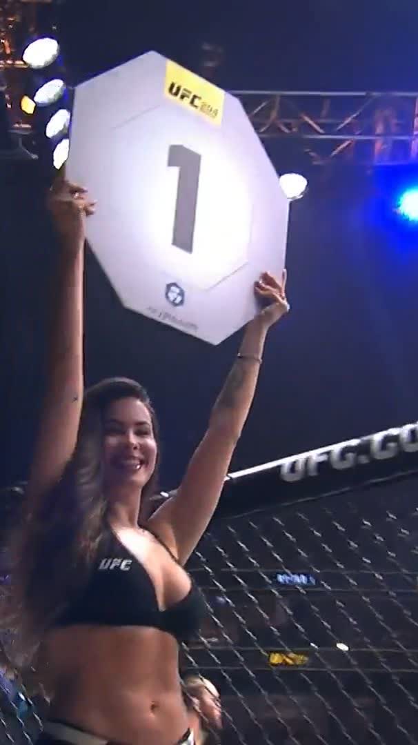También está con nosotros la linda Camila Oliveira UFC ❤️ #UFC294