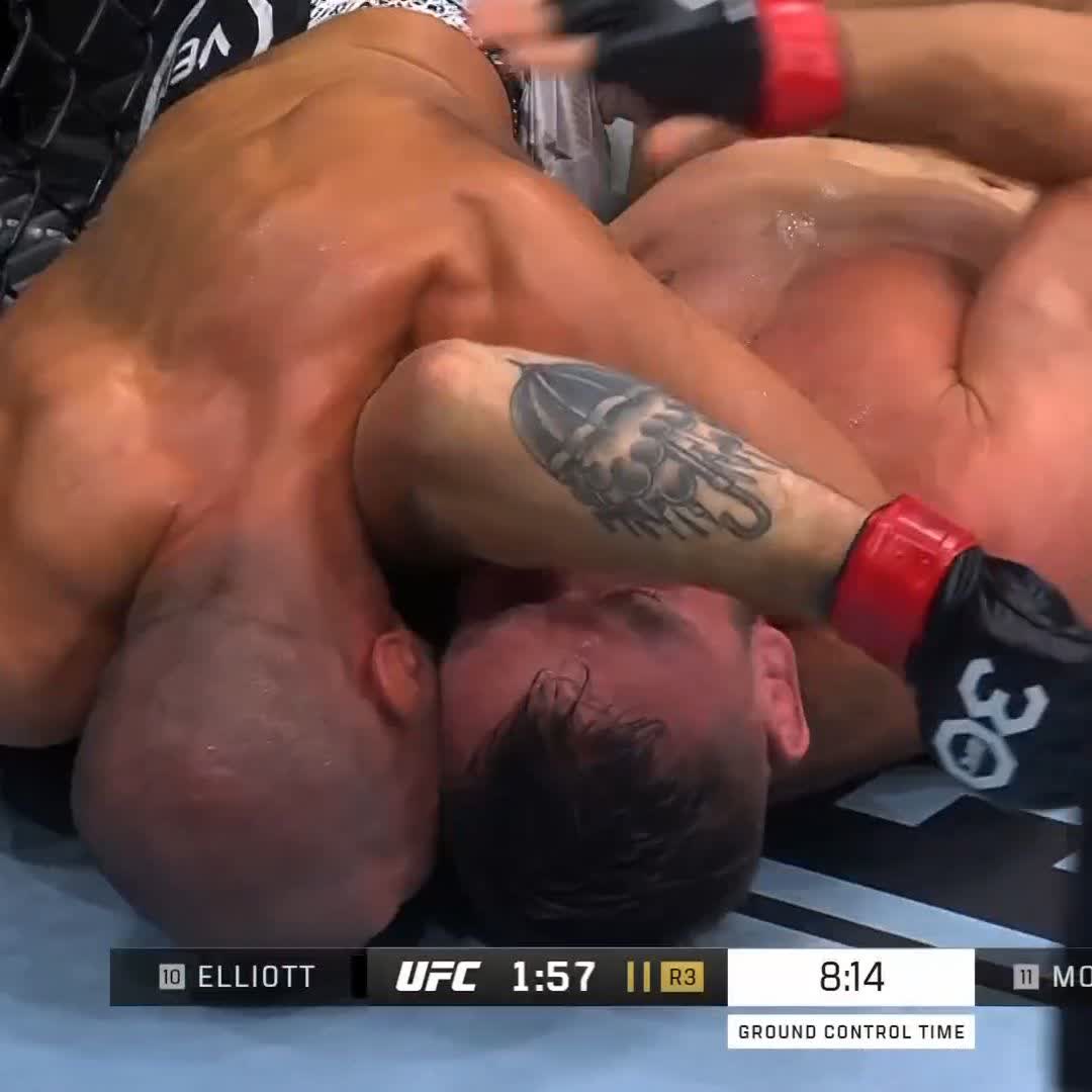 STILL UNDEFEATED!! Muhammad Mokaev gets the tap from Tim Elliot in Round 3 to close out the #UFC294 prelims 👏