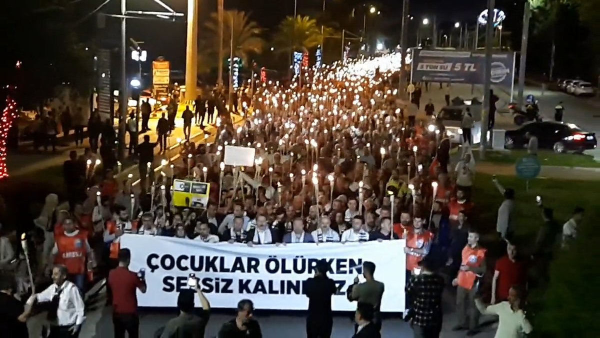 Filistin’de yaşanan katliama karşı sesimizi, sözümüzü yükseltmek için eylemdeyiz. "Filistin'e Destek İsrail'e Lanet" yürüyüşümüz başladı. Antalya Müzesi'nden Cumhuriyet Meydanı'na yürüyoruz. #LetGazaBabiesLive #GazzeliBebeklerYaşaşın