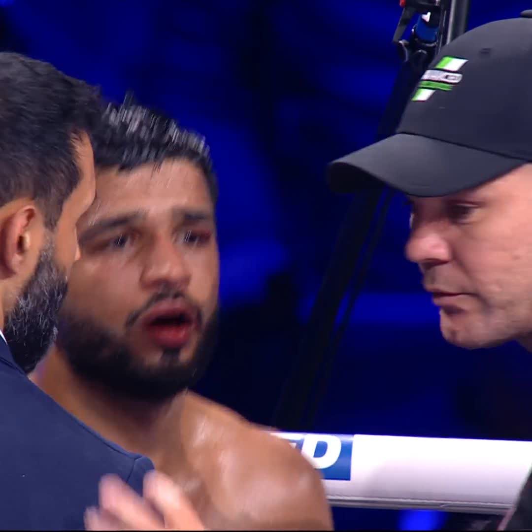 Towel comes at the end of the eighth round from Team Fiaz to hand Reece Bellotti the win The Commonwealth Super Featherweight Champion and now mandatory for the British Title 👏 #FiazBellotti #CatterallLinares