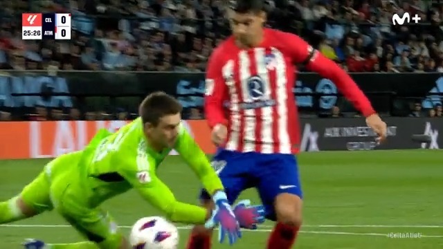 🔴 La roja directa a Iván Villar. #LALIGAEASPORTS #LaCasaDelFútbol