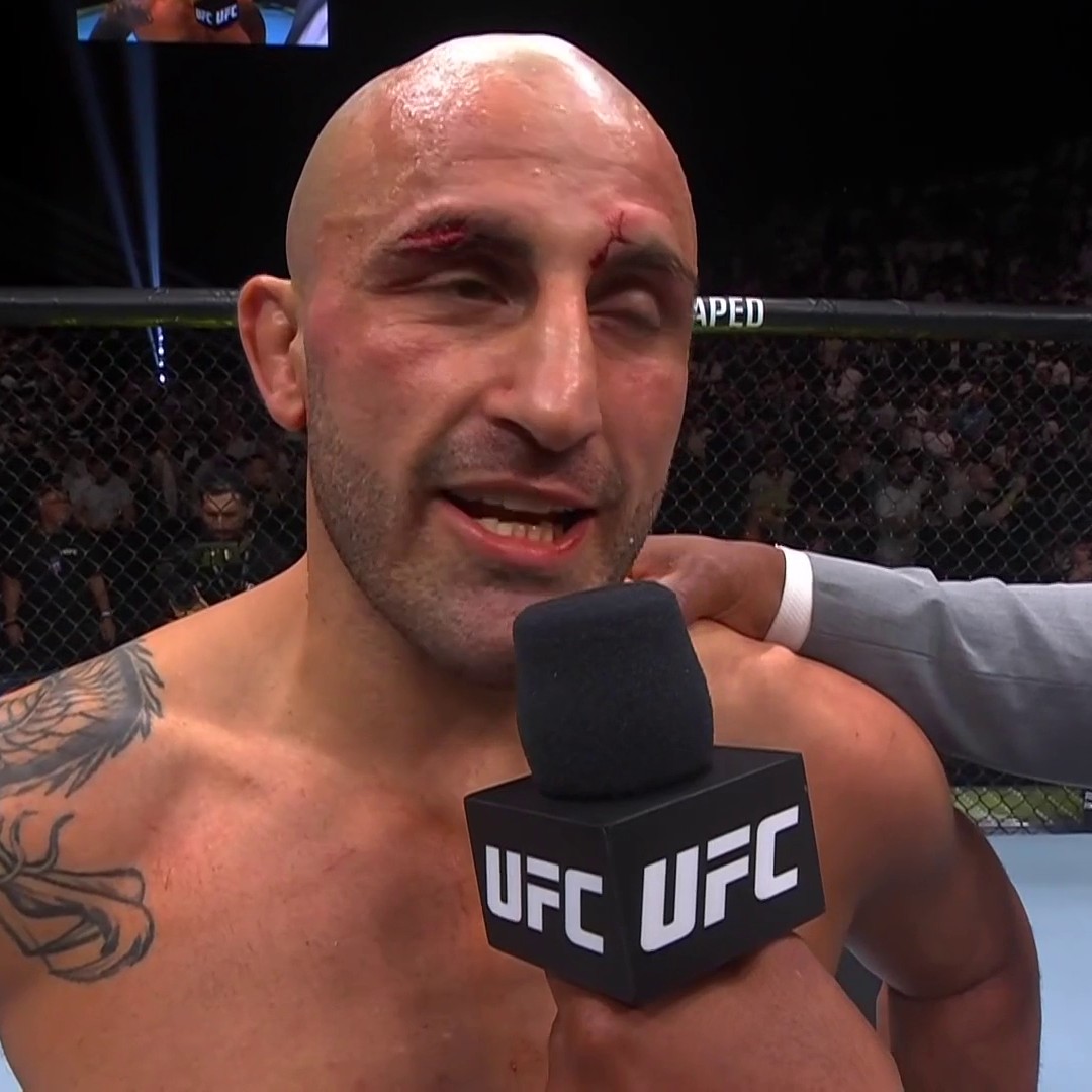 🗣 "Necesito mantenerme activo y pelear en enero" 🗣 "Bajaré al pluma y quiero seguir luchando, me recuperaré pronto de esta brecha" 👊🏻 Alex Volkanovski pide a la UFC mantener la pelea con Ilia Topuria en el mes de enero pese al KO #UFCEurosport #UFC294
