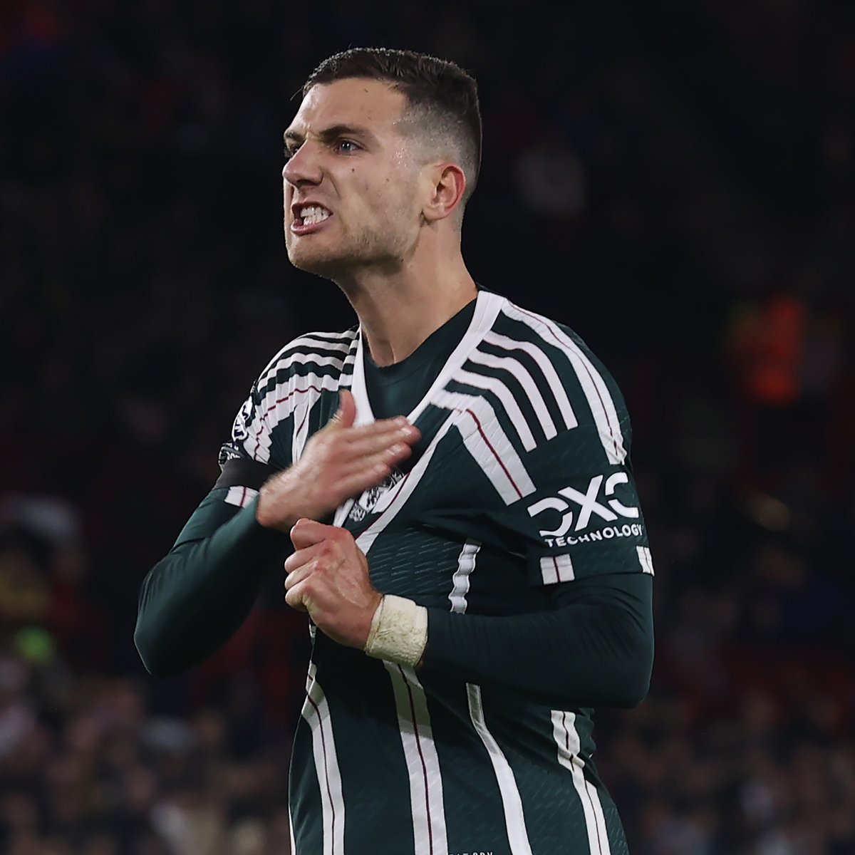 A goal worthy of winning any game ⚽️✨ 👏 Diogo Dalot #MUFC || #SHUMUN